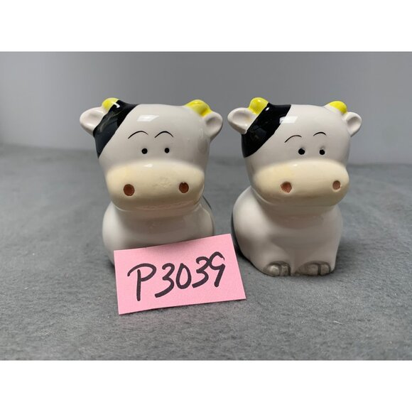 Vintage Ceramic Cow Salt & Pepper Shakers Figurine Set 1960s - Picture 9 of 9